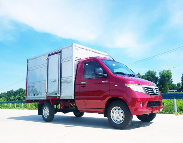Ngoại thất xe tải kenbo thùng kín 900kg màu đỏ