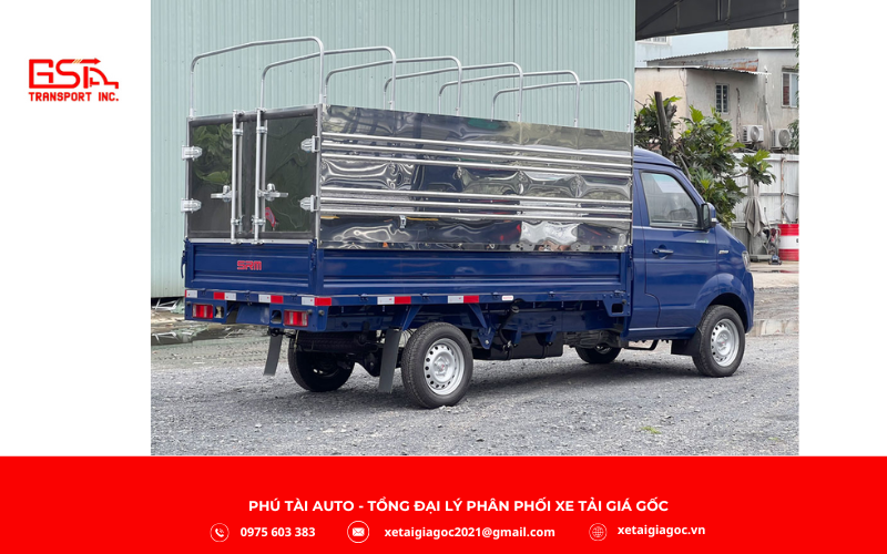 Ngoại thất của xe tải SRM T50 thùng mui bạt inox nổi bật với thiết kế hiện đại, mạnh mẽ