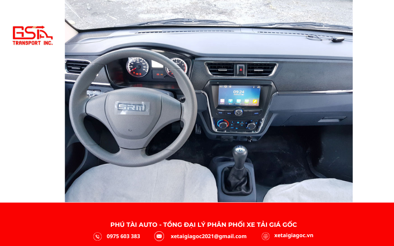 Nội thất của xe tải SRM T30 rộng rãi và tiện nghi, với ghế bọc nỉ êm ái