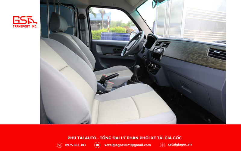 Nội thất xe tải SRM T30 thùng kín inox rộng rãi và tiện nghi, mang lại sự thoải mái cho người lái và phụ xe