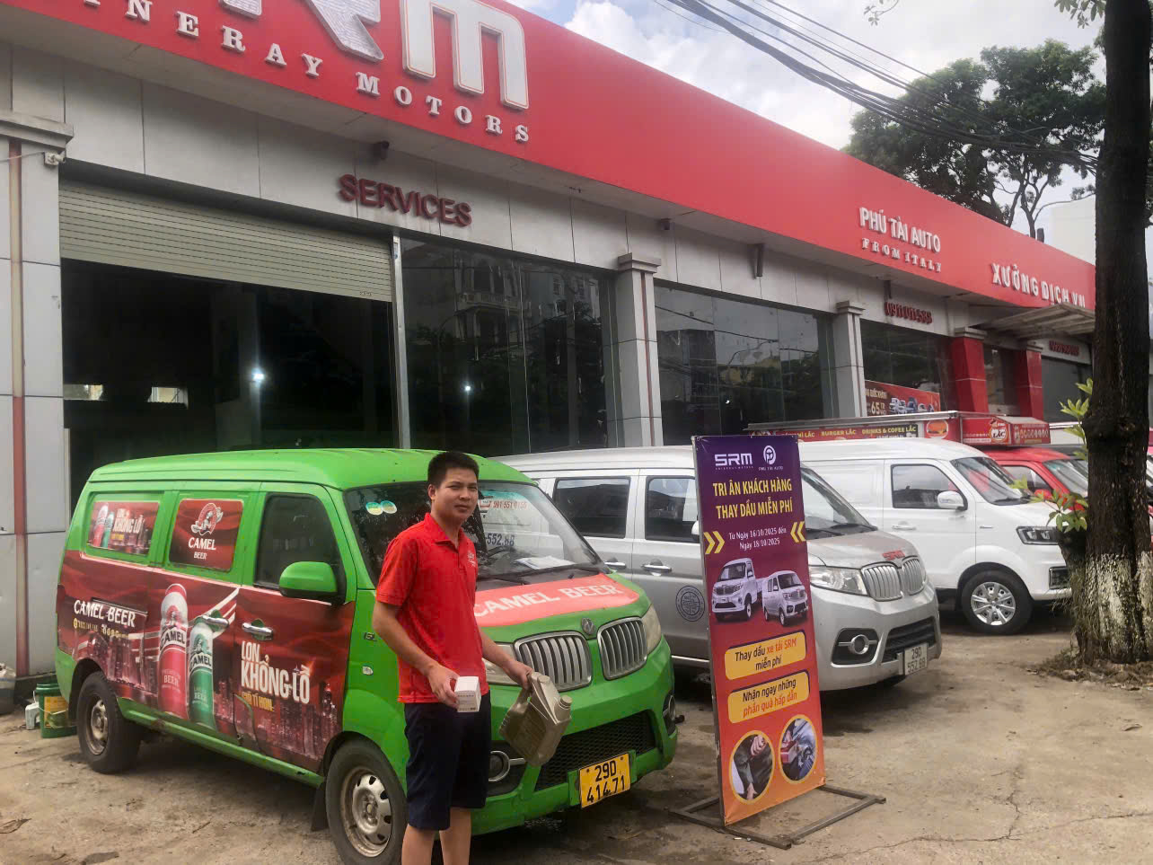 Khi mua xe tại Phú Tài Auto, khách hàng được tư vấn chi tiết từng phiên bản thùng phù hợp với nhu cầu kinh doanh