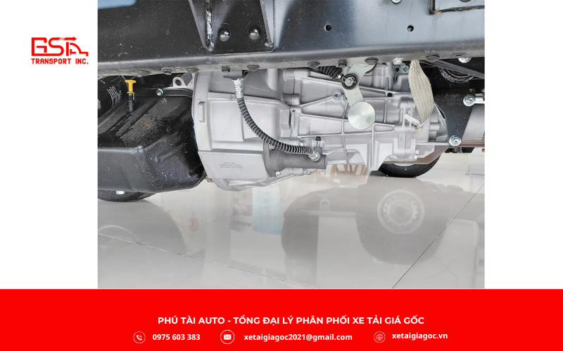 Khung dập liền nguyên khối từ thép chịu lực cao giúp hạn chế rung lắc khi chở hàng nặng.