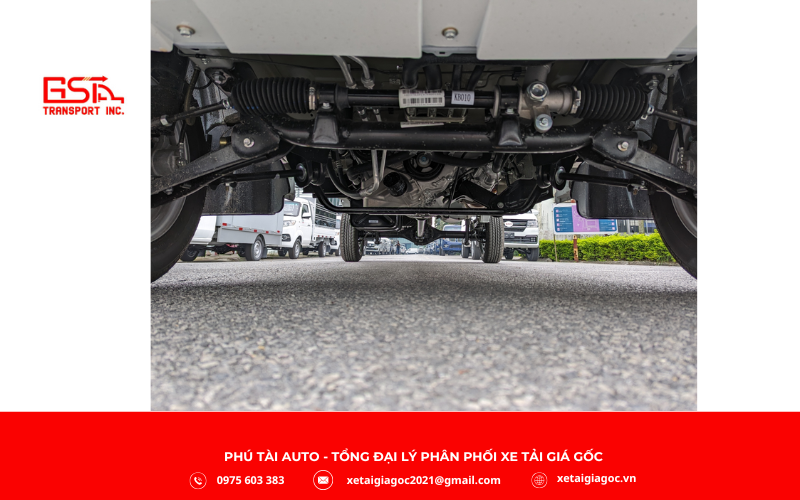 Khung gầm của xe tải SRM T15 thùng kín được thiết kế chắc chắn với thép gia cường