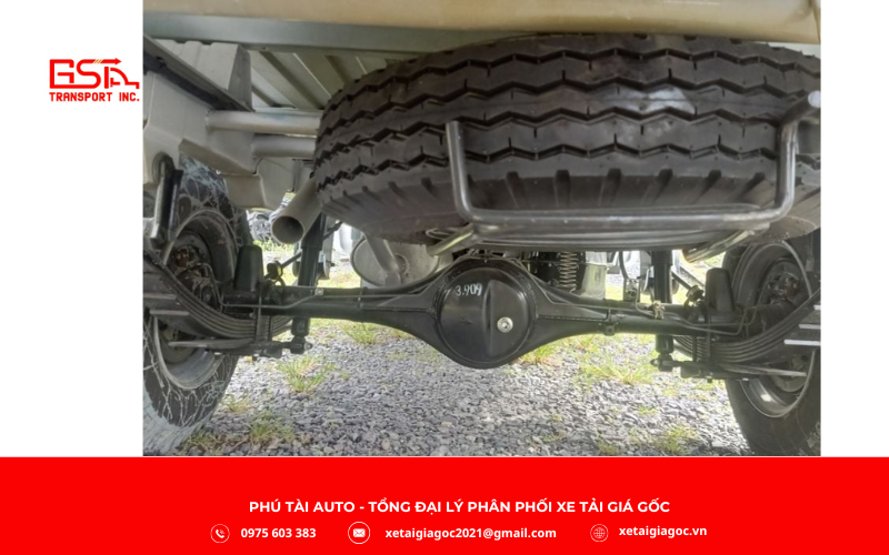 Khung gầm xe tải SRM T20a thùng kín 930 kg được thiết kế tối ưu cho khả năng chịu tải và độ bền cao, đáp ứng tốt các điều kiện vận hành thực tế