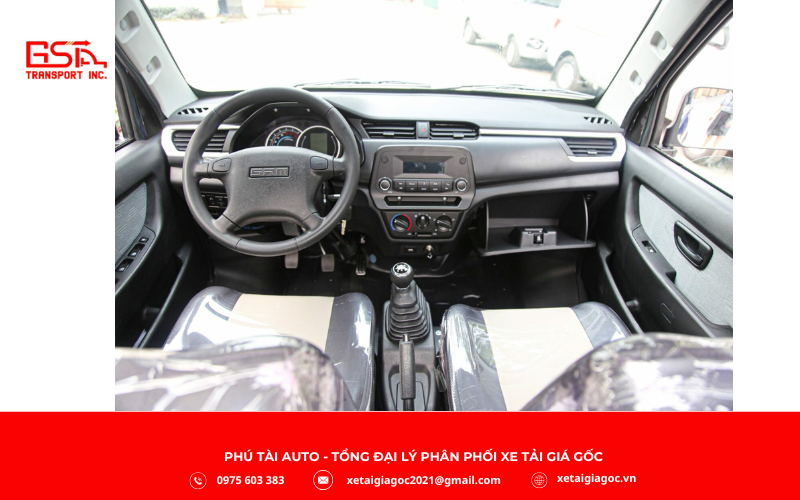 Khoang cabin SRM K990 được thiết kế rộng rãi, tiện nghi với ghế bọc da êm ái có thể điều chỉnh, vô lăng trợ lực điện EPS giúp lái nhẹ nhàng, linh hoạt