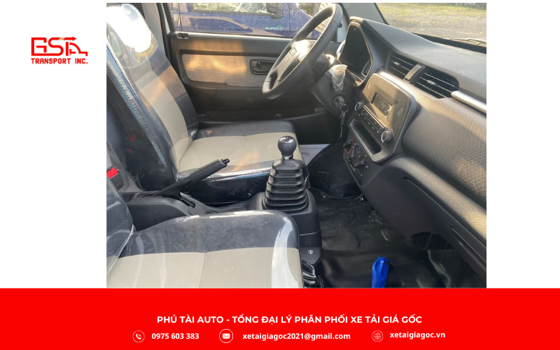 Nội thất xe tải SRM K990 thùng mui bạt được thiết kế hướng đến sự tiện nghi và thoải mái cho người lái trong mọi hành trình