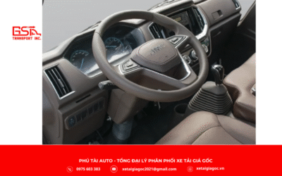 Cabin rộng rãi với ba ghế ngồi thiết kế khoa học, hỗ trợ tư thế lái tự nhiên, giảm mệt mỏi khi di chuyển dài