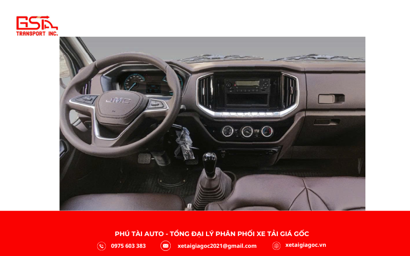 Nội thất Xe tải Đô Thành IZ50M được thiết kế rộng rãi, tiện nghi và hiện đại, mang lại cảm giác thoải mái cho người lái