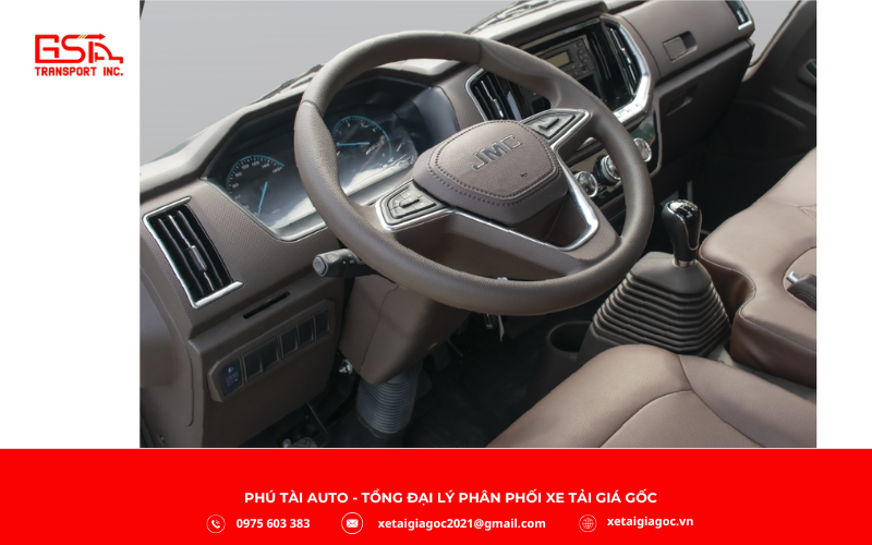 Nội thất xe tải Đô Thành IZ62M được thiết kế rộng rãi, tiện nghi và thân thiện với người lái.