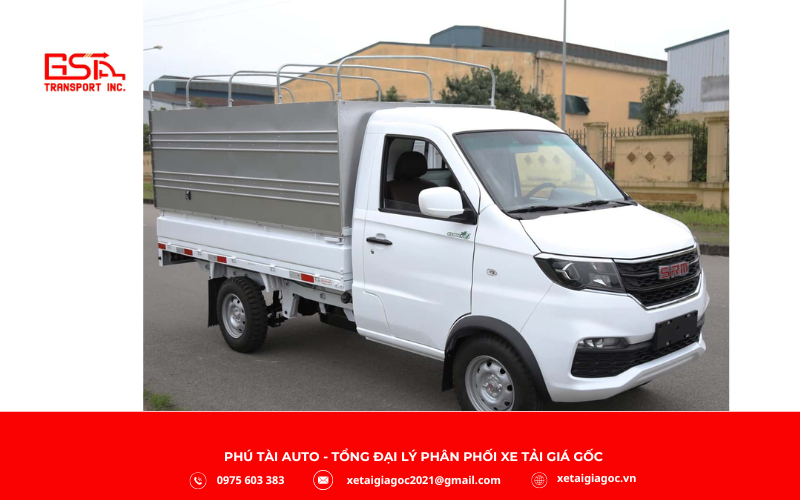 Xe tải SRM T20a thùng mui bạt là dòng xe tải nhẹ với tải trọng khoảng 930 kg, thùng linh hoạt phù hợp vận chuyển đa dạng trong nội thành và ngoại thành