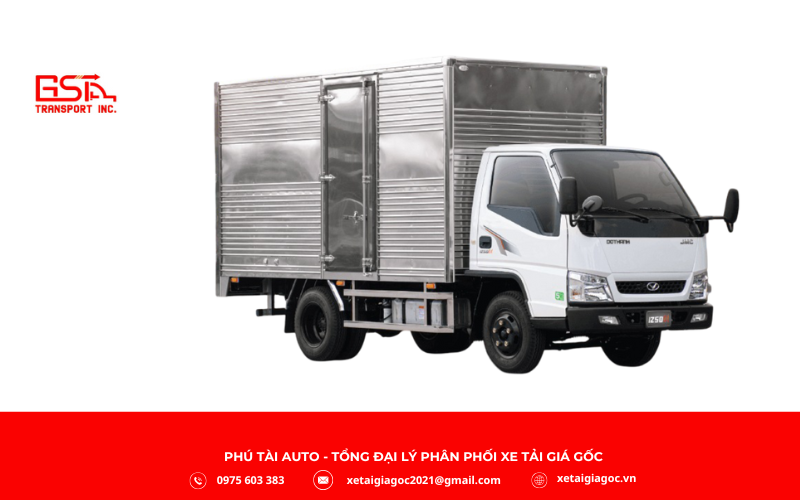 Xe tải Đô Thành IZ62M thùng kín thuộc phân khúc tải trung cao cấp, tải trọng 3.39–3.49 tấn và thùng dài 4.38 m, phù hợp vận chuyển nhiều loại hàng hóa cần bảo vệ khỏi thời tiết