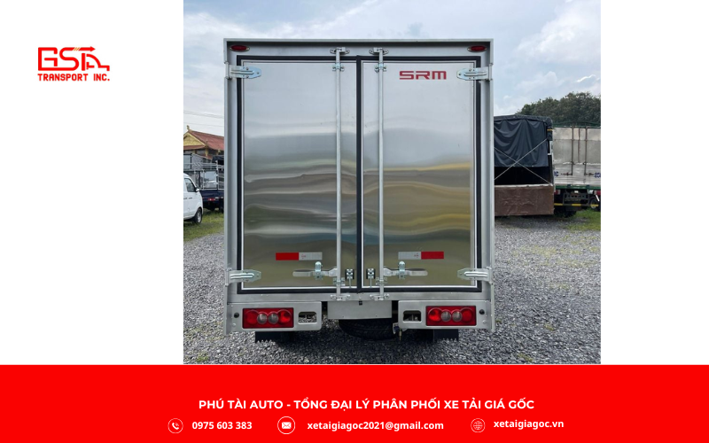 Chiều cao thùng xe tải là khoảng cách từ mặt sàn thùng đến điểm cao nhất của thùng hoặc mép trên cùng của hàng hóa khi chất lên thùng.