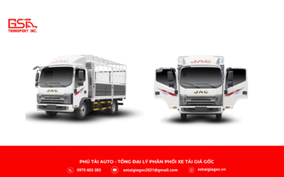 Xe tải JAC N250S PRO E5 thùng bạt nổi bật với thiết kế hiện đại, mạnh mẽ, tối ưu khí động học giúp tiết kiệm nhiên liệu và vận hành hiệu quả.