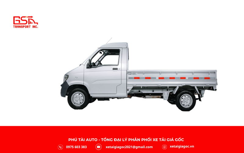 Xe tải 750kg thùng lửng được ưa chuộng nhờ sàn thùng mở và bửng tháo lắp tiện lợi, giúp bốc dỡ hàng nhanh