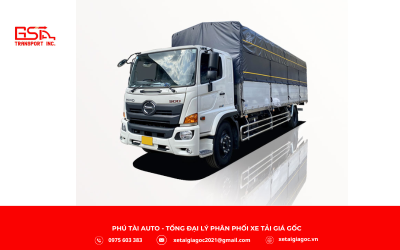 Xe tải Hino 7 tấn thuộc dòng Hino 500 Series nổi bật với khả năng chở hàng cồng kềnh và ổn định trên đường dài.