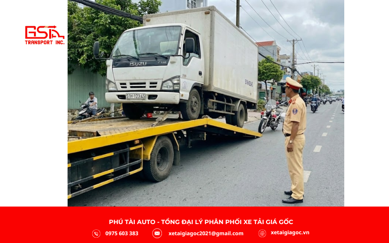 Xe tải bị cẩu đi do vi phạm nghiêm trọng
