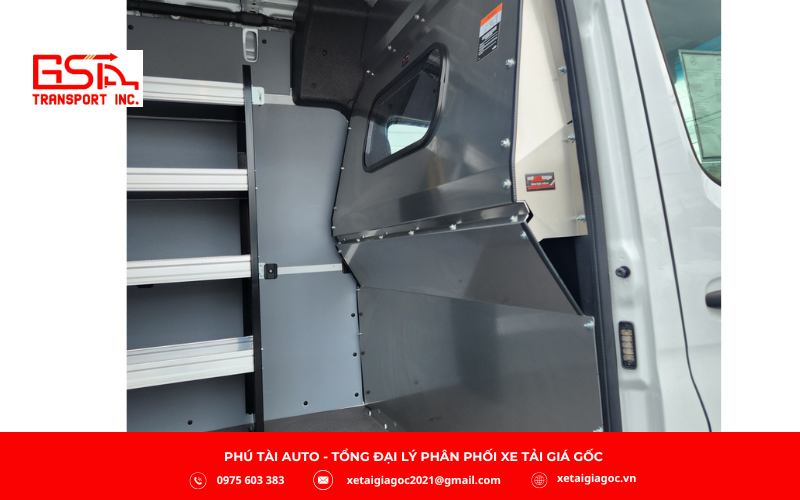 Vách nhôm kính kết hợp phù hợp với xe tải Van hướng đến tính thẩm mỹ, an toàn và khả năng quan sát khoang hàng phía sau.