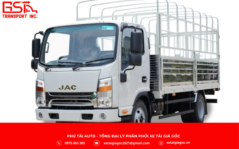 Xe tải 3,5 tấn có kích thước tổng thể khoảng 4,3m x 1,95m x 2,0m (dài x rộng x cao), với kích thước thùng xe phổ biến 4,7m x 2,0m x 2,0m.