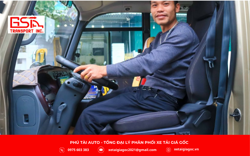 Xe tải chở hàng tại Việt Nam chỉ được phép chở người đúng theo số chỗ ngồi ghi trong giấy chứng nhận đăng ký xe, thường là 2 hoặc 3 người trên cabin