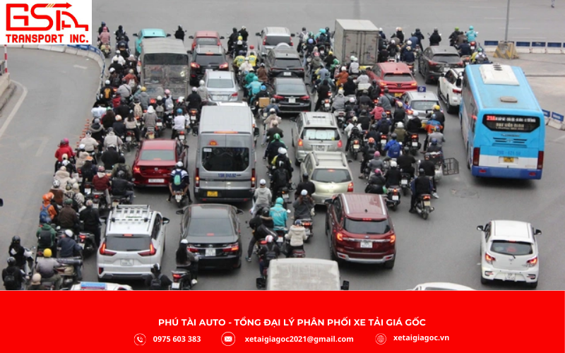 Nhằm giảm áp lực giao thông và đảm bảo trật tự, an toàn đô thị, Hà Nội đã ban hành quy định cấm xe tải có tổng trọng tải lớn lưu thông vào nội đô trong khung giờ ban ngày