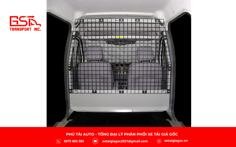 Vách lưới thép là dạng vách ngăn được nhiều xe tải Van lựa chọn nhờ khả năng vừa đảm bảo an toàn, vừa tạo sự thông thoáng và dễ quan sát khoang hàng phía sau.