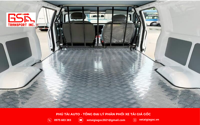 Vách ngăn xe tải van là bộ phận được lắp đặt bên trong xe nhằm phân tách khoang lái của tài xế với khoang chở hàng phía sau. 