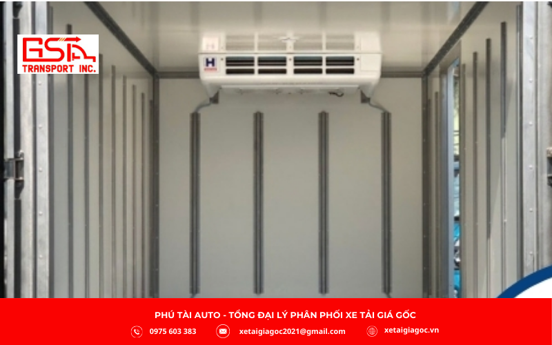 Vách nhôm composite là lựa chọn phổ biến trên xe tải Van nhờ trọng lượng nhẹ nhưng vẫn đảm bảo độ bền và tính thẩm mỹ cao, phù hợp với nhu cầu chở hàng đa dạng trong đô thị và đường dài.