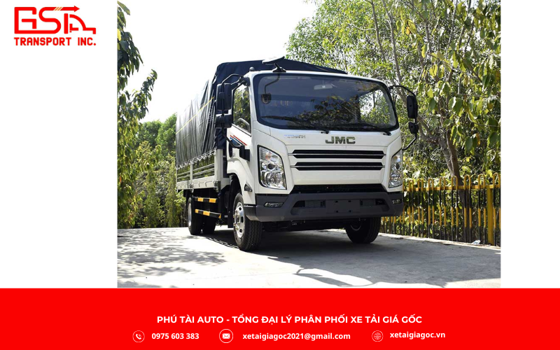 Xe tải Đô Thành IZ650 là dòng xe tải trung tải trọng 6.5 tấn, nổi bật với thiết kế mạnh mẽ và nội thất hiện đại