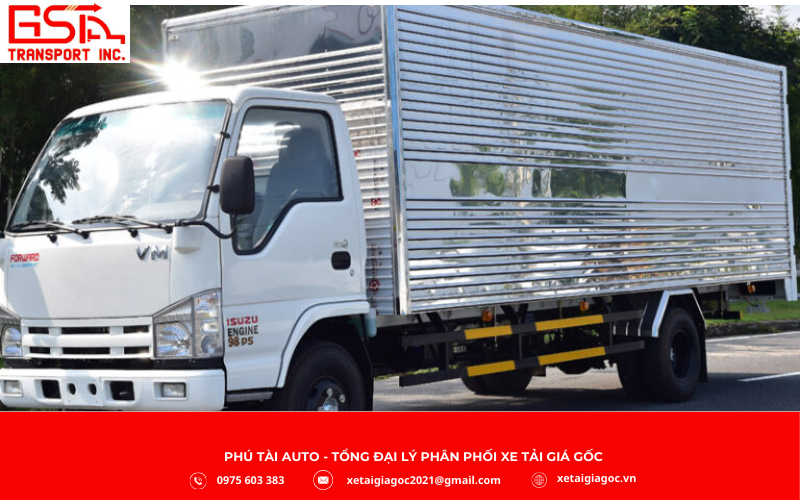 Ngoại thất xe tải Isuzu gây ấn tượng với thiết kế chắc chắn, gầm cao và tầm nhìn rộng, phù hợp điều kiện đường sá Việt Nam