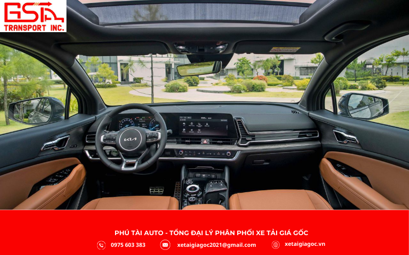 Về nội thất, chúng ta có thể thấy xe tải Trường Giang được thiết kế theo hướng thực dụng, tập trung vào sự thoải mái cho tài xế khi vận hành