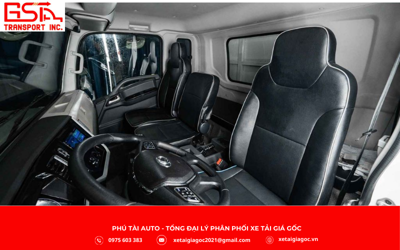 Nội thất xe tải Thaco được thiết kế theo hướng thực dụng, ưu tiên sự thoải mái và tiện lợi cho tài xế trong quá trình vận hành hàng ngày