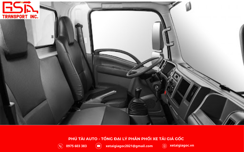 Nội thất xe tải Isuzu hướng đến tính đơn giản và hiệu quả sử dụng, đáp ứng tốt nhu cầu làm việc liên tục của tài xế