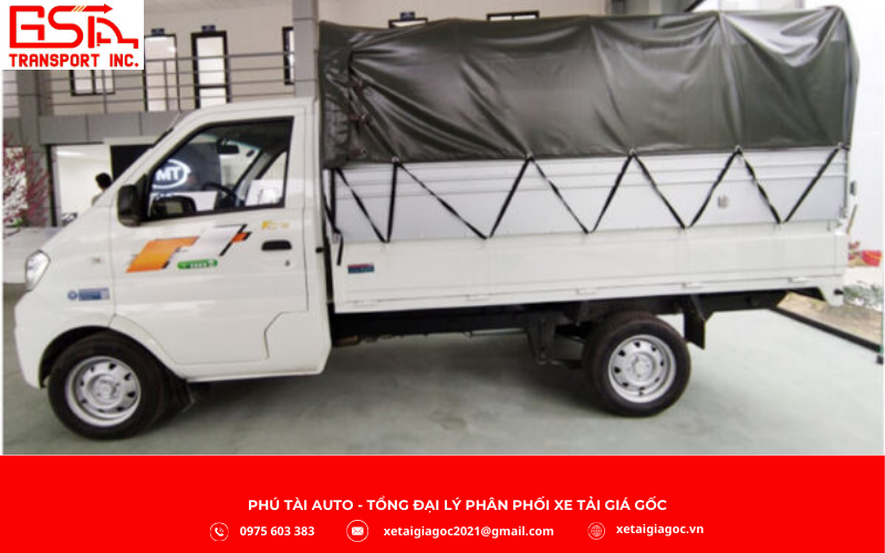 Thùng hàng xe tải TMT Cửu Long được thiết kế chắc chắn, đáp ứng tốt nhu cầu chở vật liệu nặng như cát, đá, gạch trong vận hành hằng ngày. 