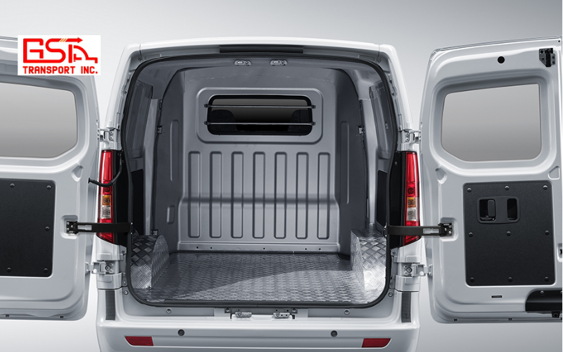 Thùng hàng Van Tera V6 2 chỗ rộng 5,5 m³, chở hàng linh hoạt trong đô thị.