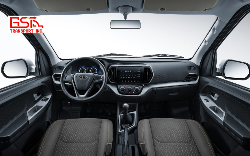 Nội thất xe tải Van Tera V8 5 chỗ rộng rãi, ghế da cao cấp, tiện nghi hiện đại