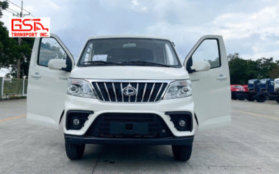 Xe tải Van Tera V8 2 chỗ trang bị ABS, EBD và camera lùi tăng độ an toàn.