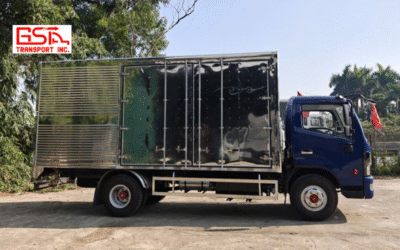 Xe tải NS700 thùng kín rộng 23,7m³, bảo vệ hàng hóa an toàn, bốc xếp dễ dàng.
