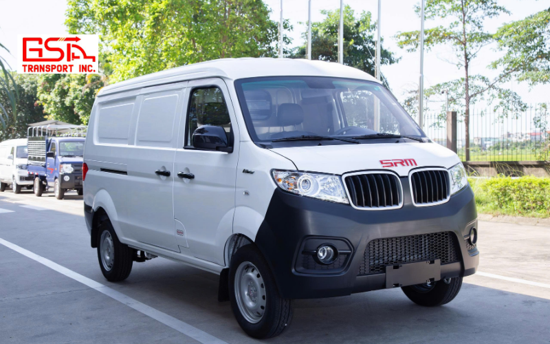Thiết kế linh hoạt giúp SRM X30S V2 dễ dàng di chuyển trên nhiều tuyến đường.