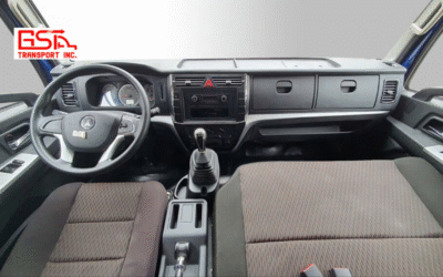 Xe tải Nissan Đồng Vàng NS700 với cabin rộng rãi, tiện nghi và thoải mái.