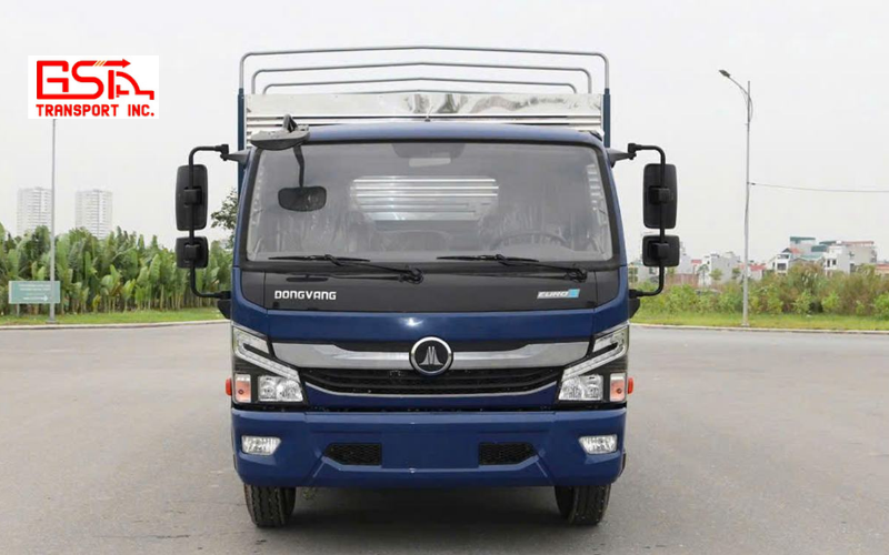 Xe tải Đồng Vàng NS700 thùng bạt với thiết kế cabin chắc chắn, thùng hàng linh hoạt.