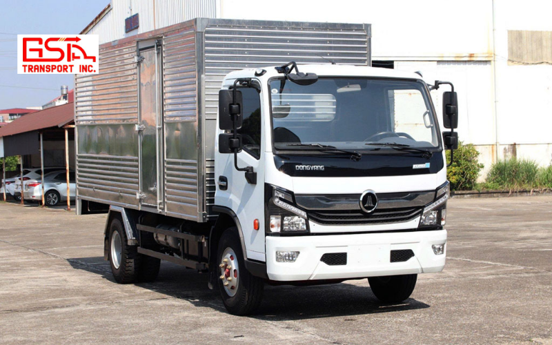 Xe tải Đồng Vàng NS700 thùng kín với thiết kế ngoại thất chắc chắn, hiện đại.