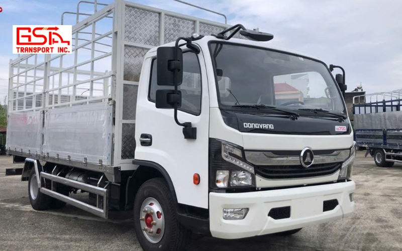 Xe tải Nissan Đồng Vàng NS700 thùng mui bạt với thông số kỹ thuật nổi bật.